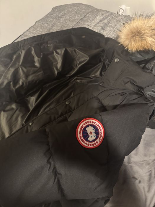 Яке на canada goose