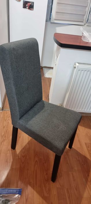 gratis 2 scaune in stare buna +birou