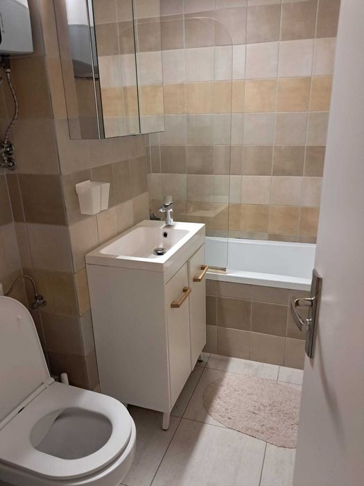 Închiriez apartament