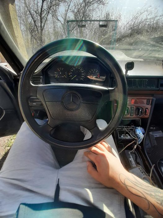 Mercedes Benz e260