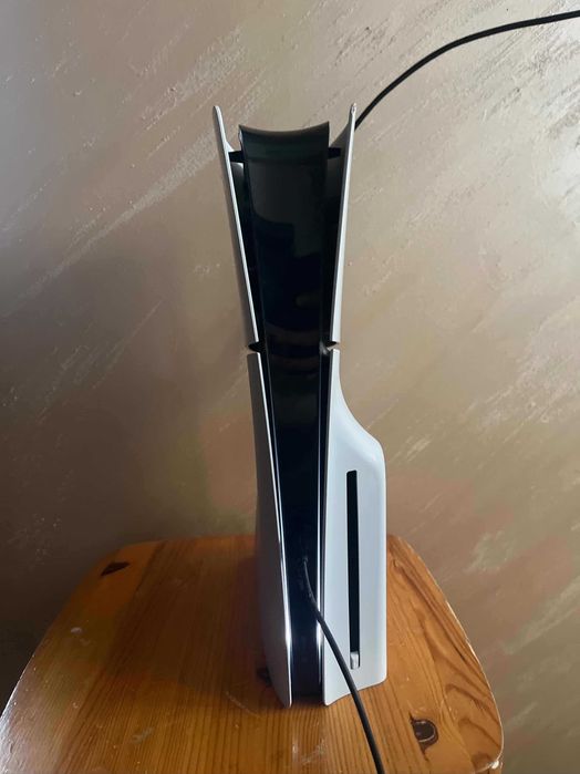 Продавам ps5-disc edition 1TB