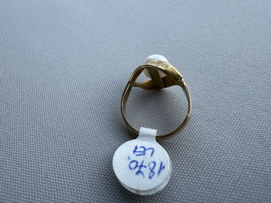 Inel din aur si perla