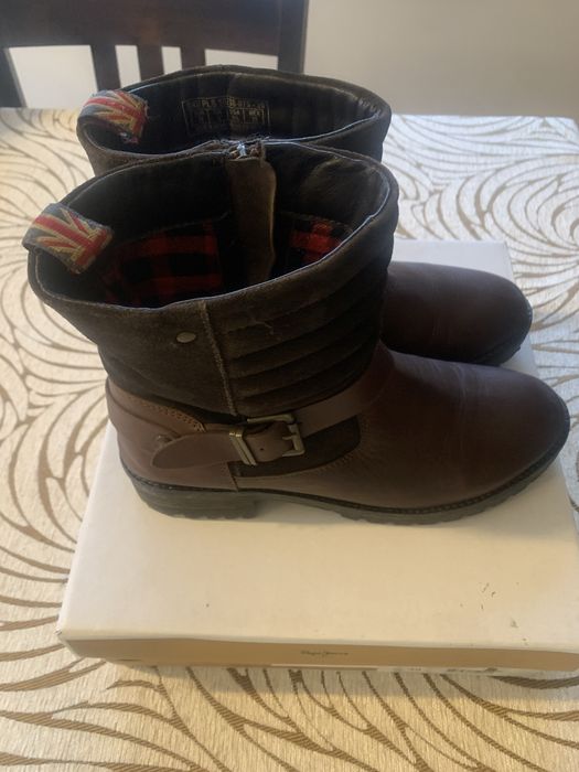 Ghetute iarna din piele Pepe Jeans London purtate de 2/3 ori marime 39