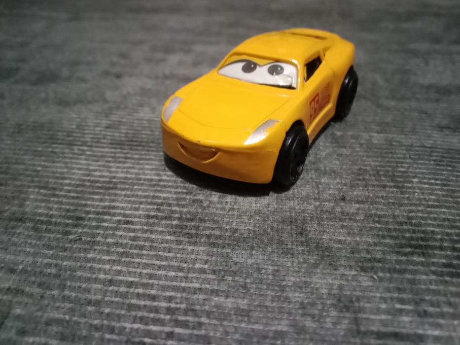 Продам срочно  игрушки, машинки мне не нужно