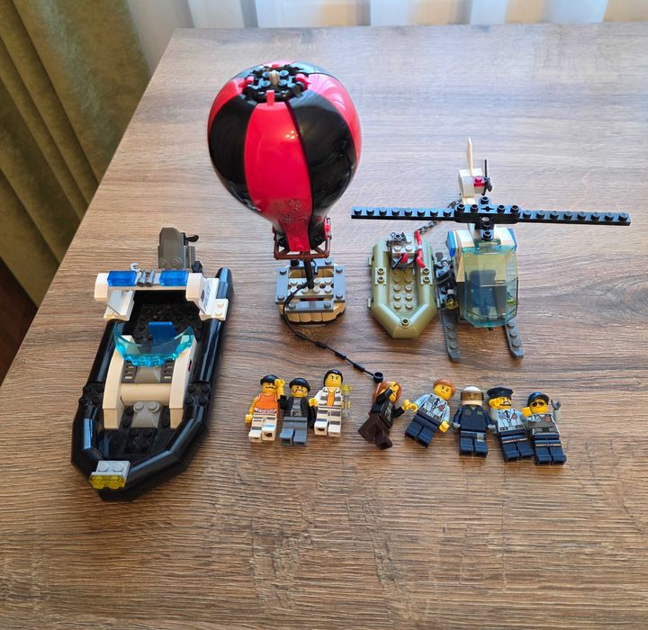 Lego City lot POLIȚIE, contine 15 seturi cu tematica Politie 60047-60066-60126-60128-60130-60137-60140-60173-60170-60207-60208-60239,60314,60567,60171
