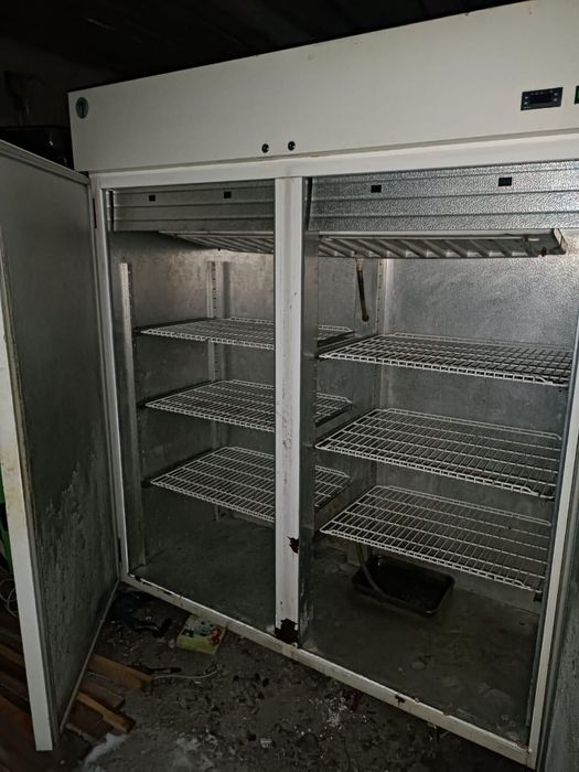 Холодильник большой