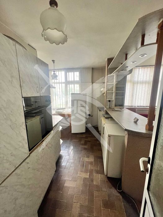 Продава се Многостаен апартамент в Пловдив, Южен - 135 кв.м за 1023 €/кв.м - Снимка #4