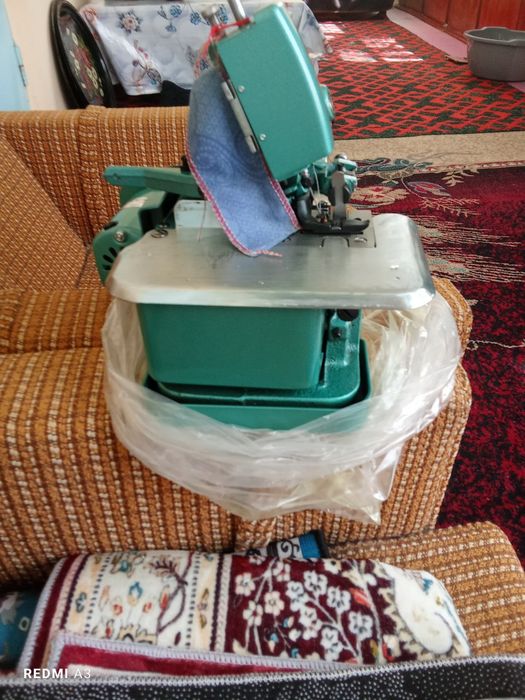 Yangi ishlatilmagan tikuv mashinalari oddiy chok va averlok