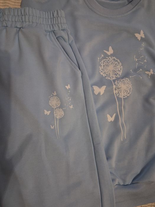 Спортивный женский костюм