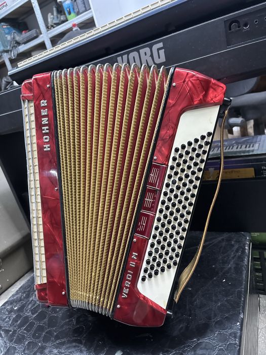 Acordeon Hohner Verdi 2M cu 96 de basi