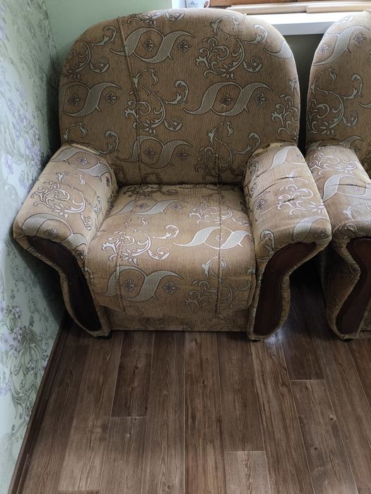 Кресла продаются.