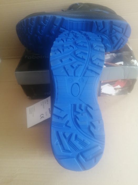 Работни обувки с твърди бомбета, абсолютно нови,