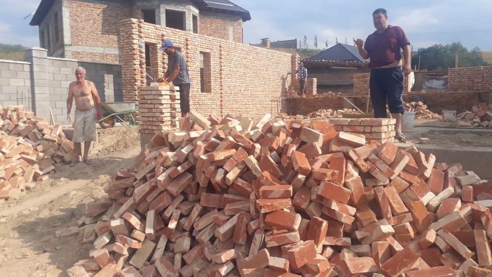 Красный кирпич доставка.