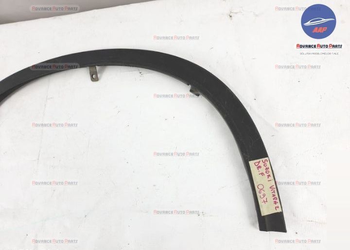 Overfender bandou ornament aripa dreapta fata original in stare buna.