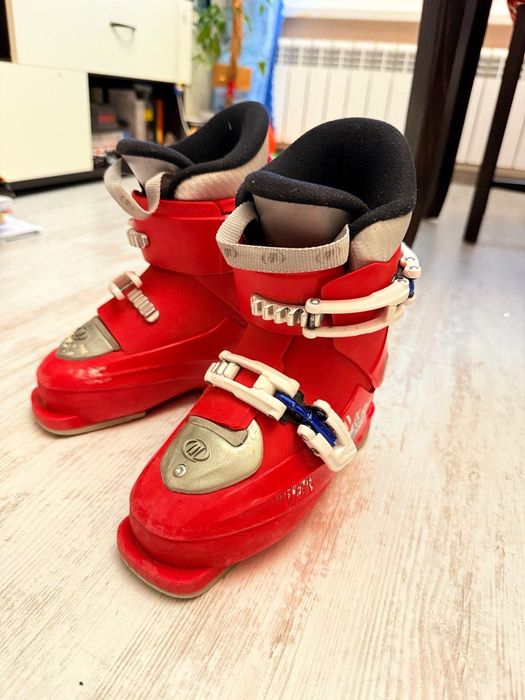 Продавам детски ски обувки Tecnica 19.0 228