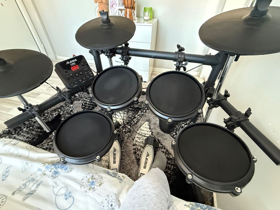 Продавам електрически барабани”Alesis Turbo module”
