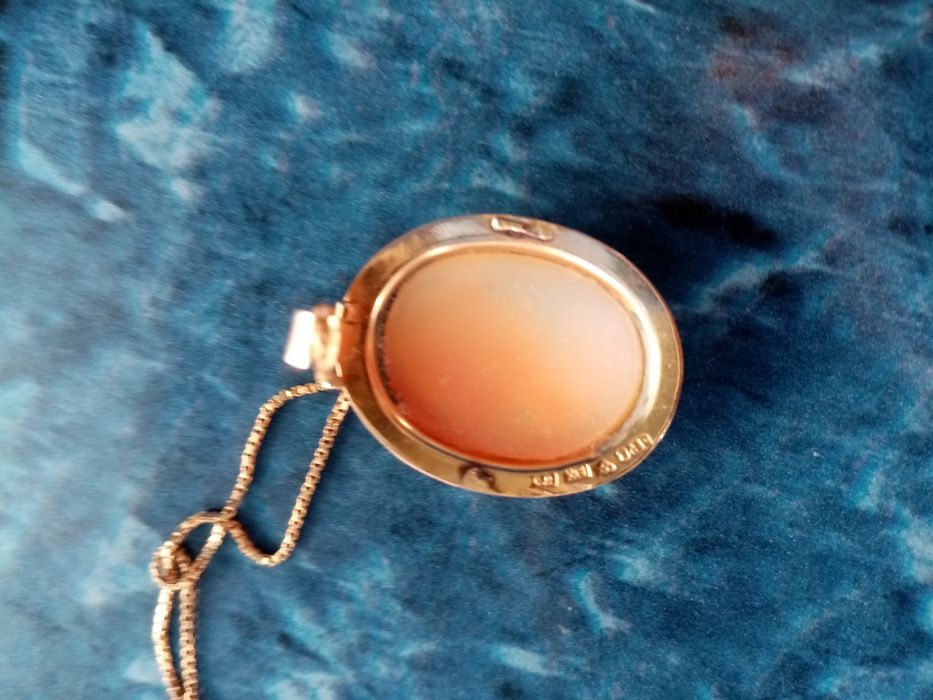 Set vintage:inel, lanț și medalion camee, aur Suedia 18 karate