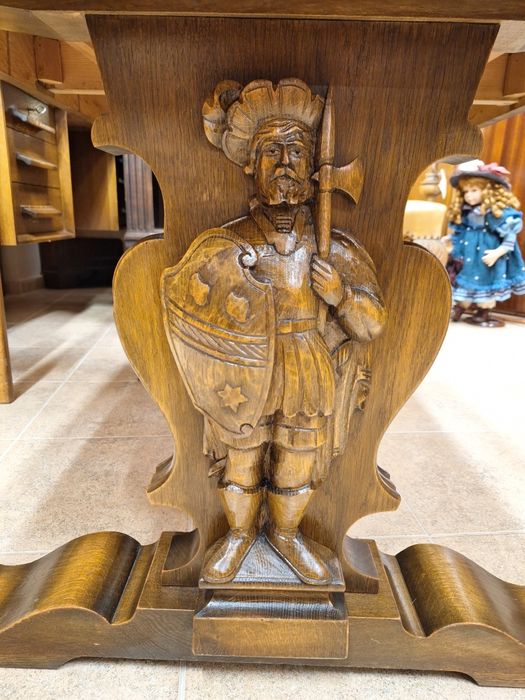 УНИКАТ! Маса за трапезария с богата дърворезба