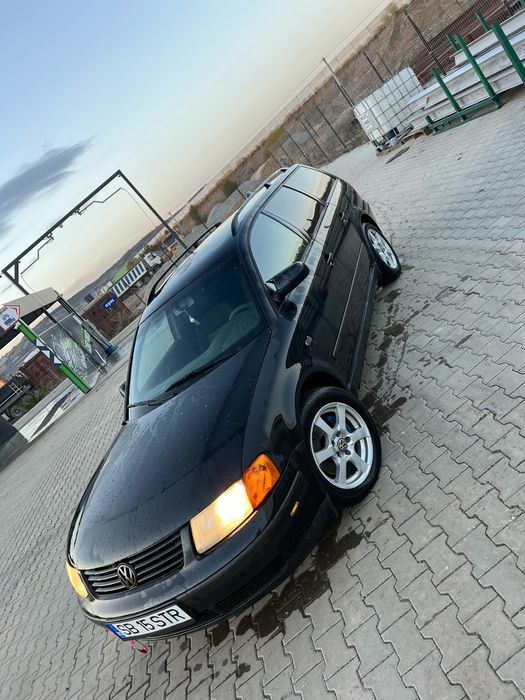 VOLKSWAGEN Passat 0 — imagine 1