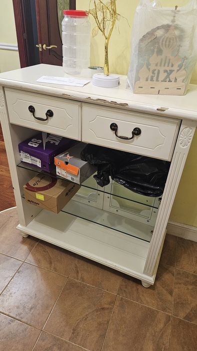 Продам тумбочку светлую