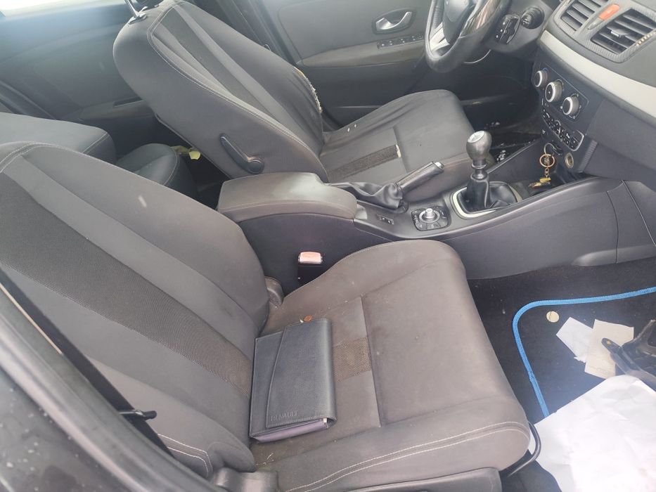Dezmembrari vand piese renault megane  3 combi diesel  negru