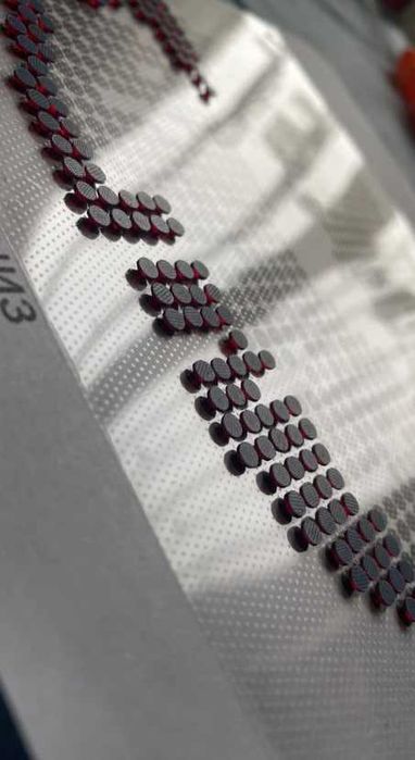 Продам Термопленку для удобного перенесения на ткань, узоров из страз.