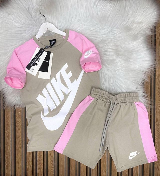 Комплекти Nikeее