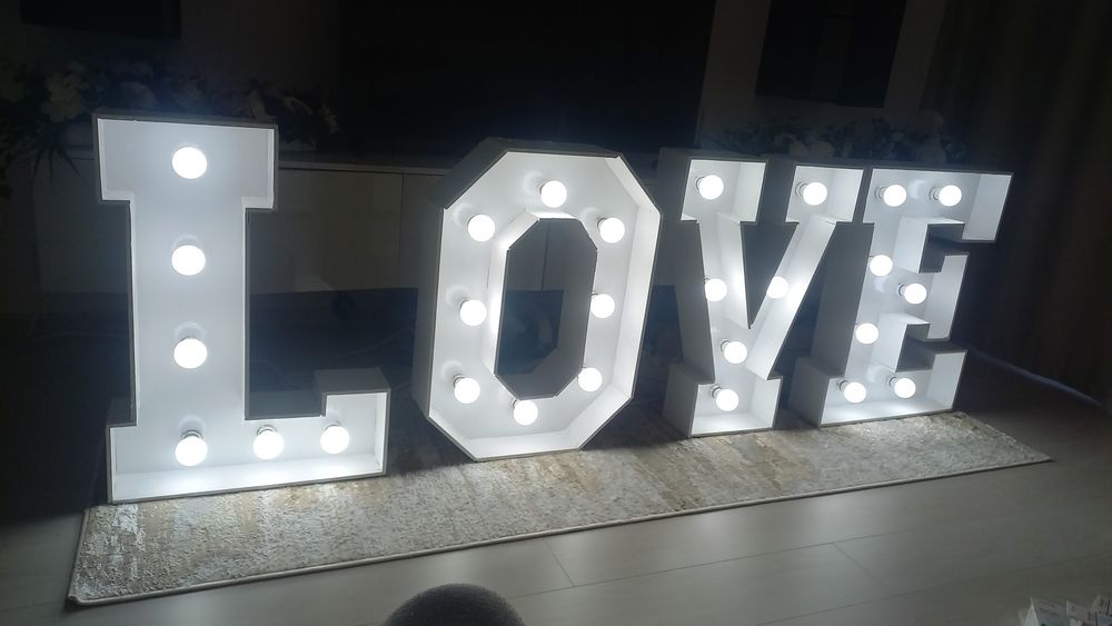 Caractere evenimente