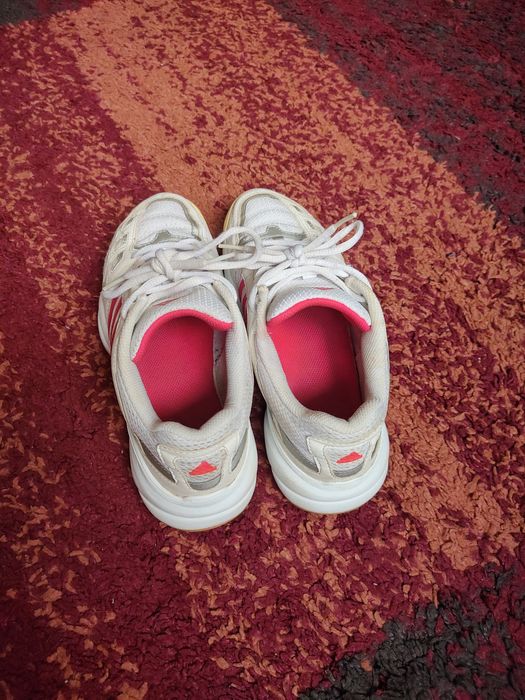 Adidasi marca Adidas