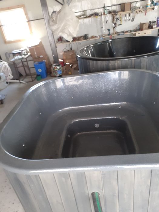 Ciubar jacuzzi pătrat