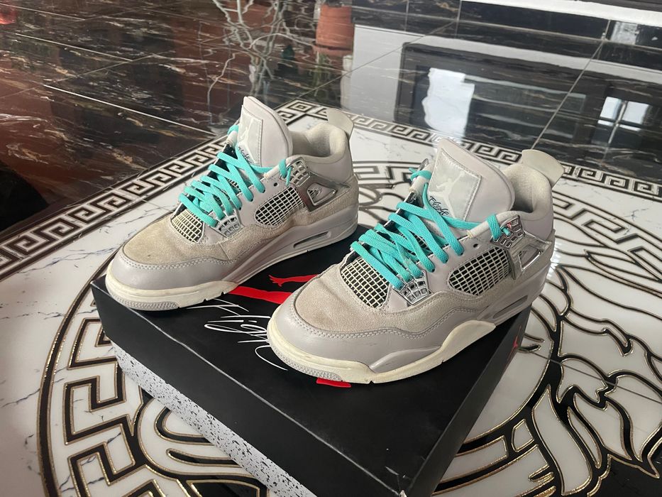 Vând adidasi jordan 4