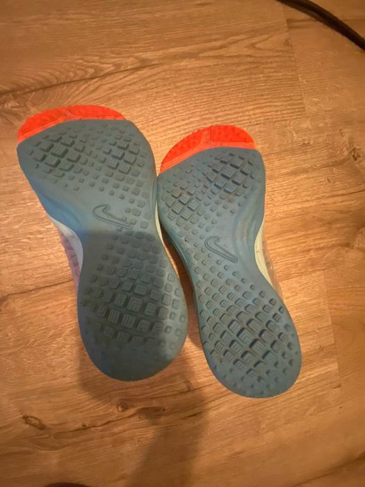 Продавам оригинални маратонки