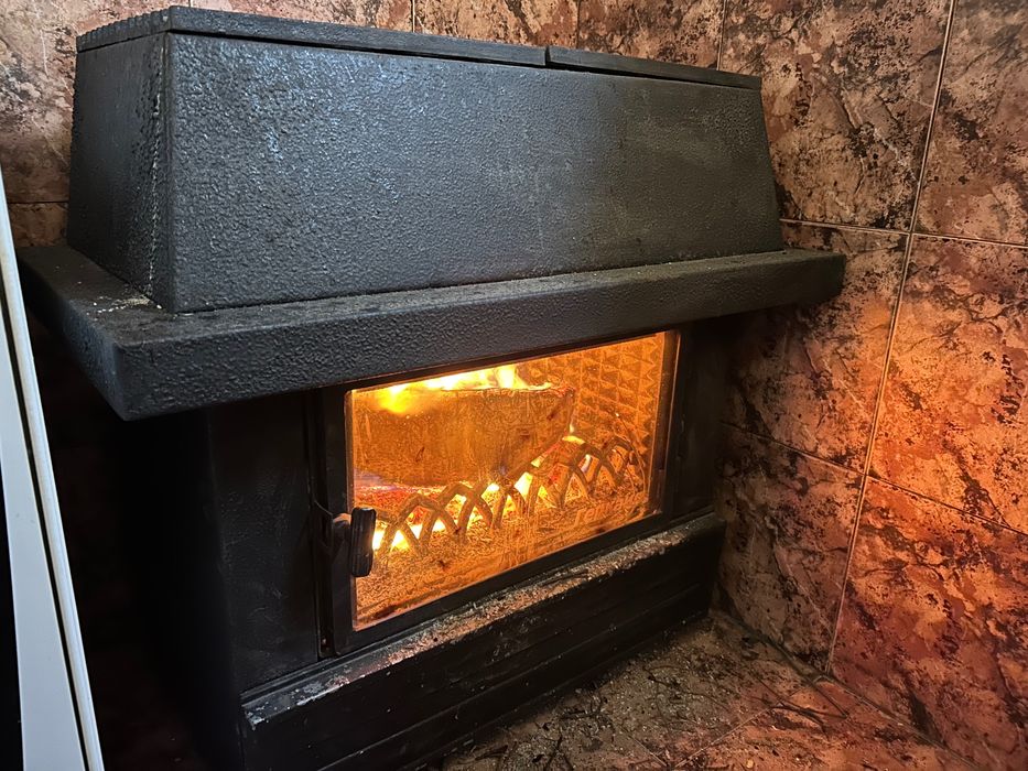 Камина за вграждане или свободностояща