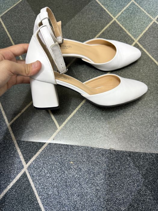 Женские кожаные туфли