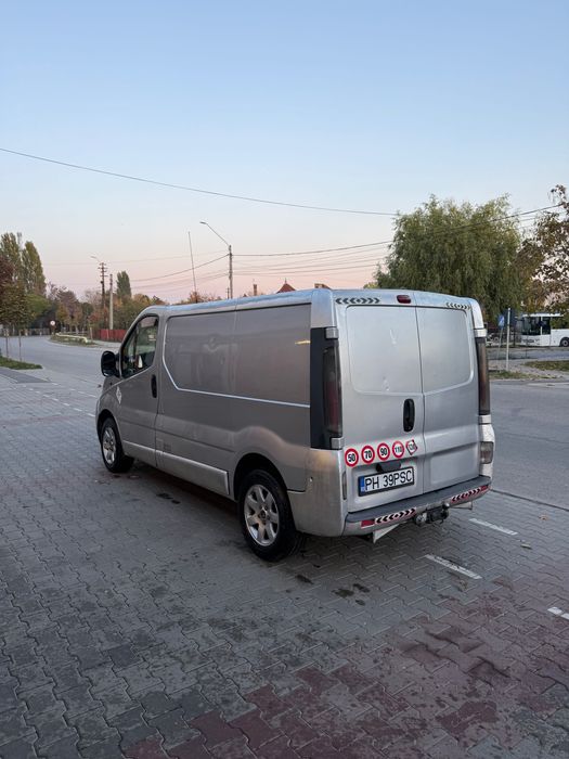 Vând Renault trafic