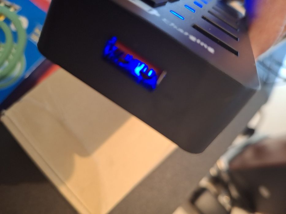 hub USB 3.0 de la VEMONT are 7 porturi, comutatoare individuale
