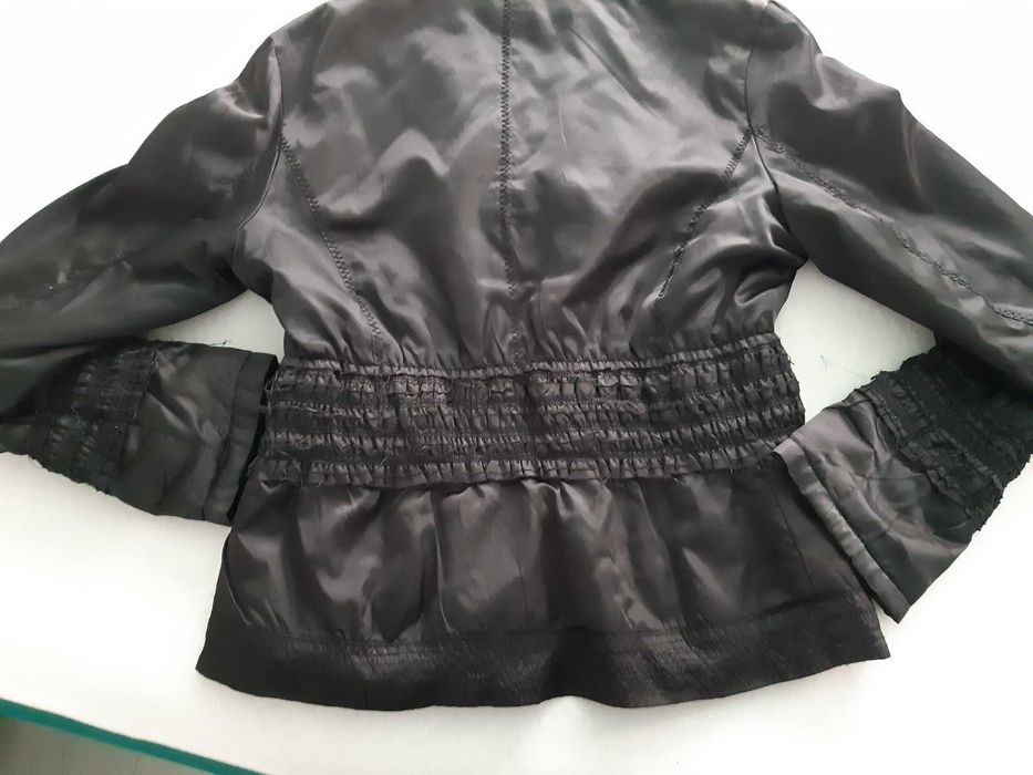 Дамско много красиво яке с естествен пух-л размер-120лв.