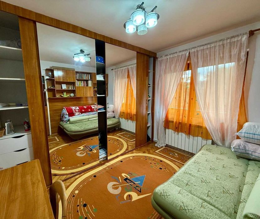 Apartament complet mobilat, zonă liniștită, spații pentru parcare auto