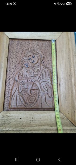 Icoană sculptată manual în lemn – Maica Domnului cu Pruncul, artizanat tradițional
