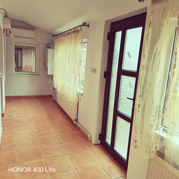 Inchiriez casa 3 camere și curte generoasa