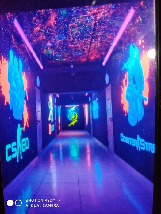 Фосфор yonadigan rasm chizamiz devorga.Художник. Rassom