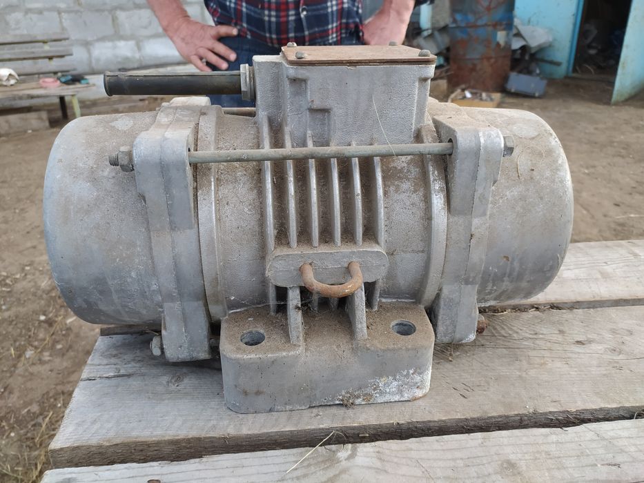 Продам электродвигатель