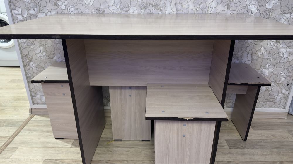 Продам стол кухонный