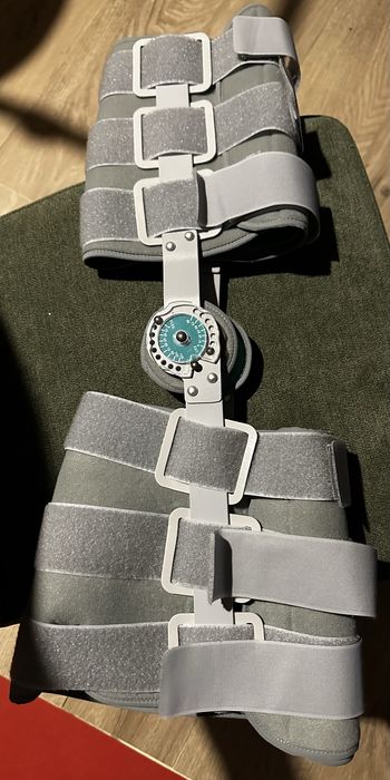 Шина за коляно (мултицентричен туторфикс) и патерици