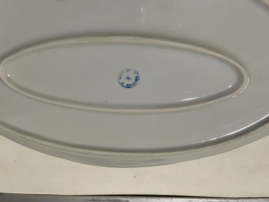 Голямо елипсовидно, порцеланово плато с маркировка