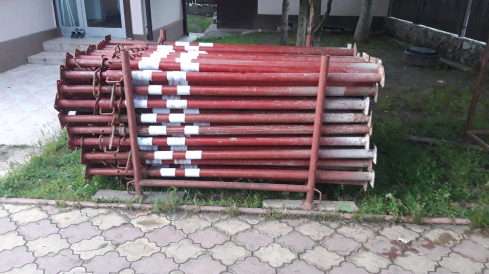 Popi metalici si schela de inchiriat