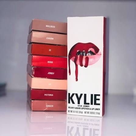 Комплект червило с молив за устни Kylie Jenner Lip Kit - различни цветове