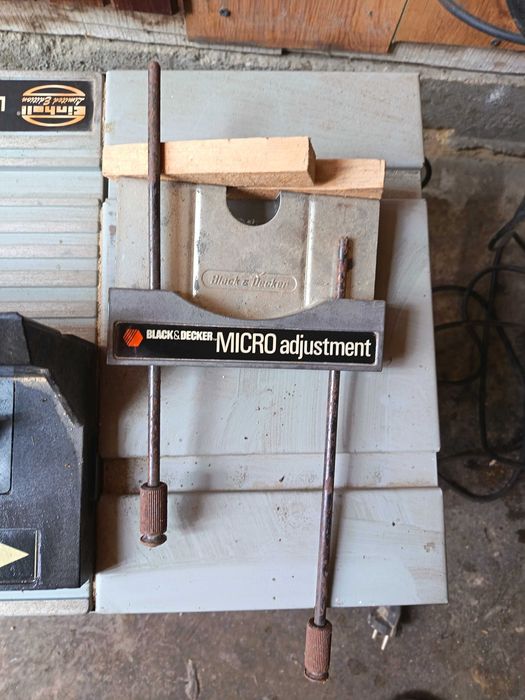 Настолна оберфреза Einhell LE-OFT 800