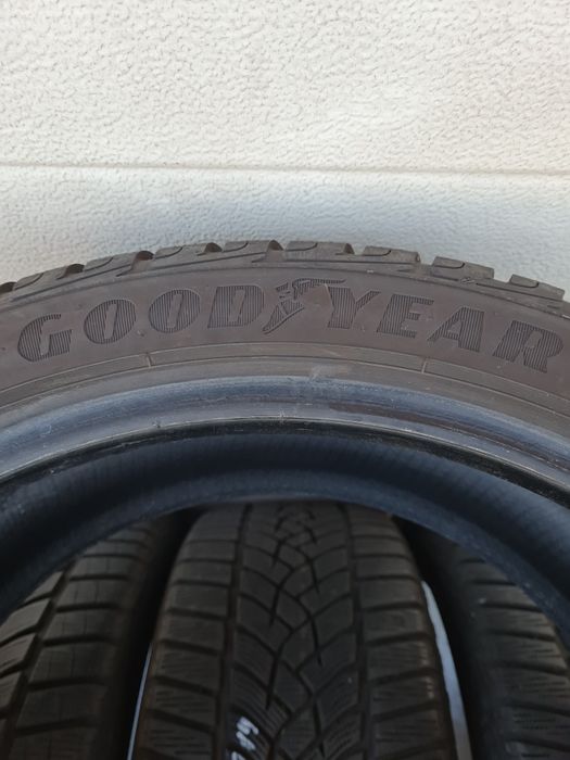 Зимни гуми 4 броя GOODYEAR UltraGrip 245 40 R19 дот 4319