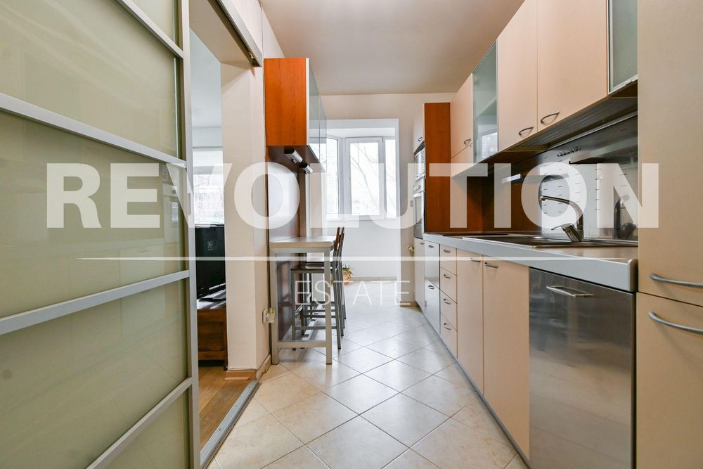 Тристаен апартамент в ж.к. Манастирски ливади.